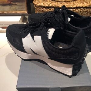 Unisex New Balance 327, fits men’s 7.5, women’s 9.